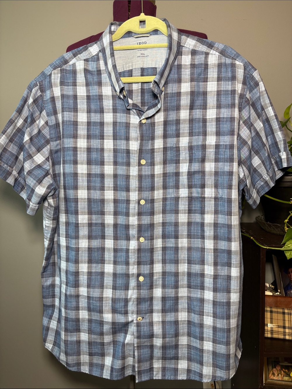 Izod Men's Short-Sleeve Plaid Button-Down Shirt in Blue and White